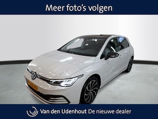 Volkswagen Golf 1.0 TSI Life | Panorama/schuifdak | 17" Ventura | afn Trekhaak |