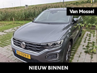 Volkswagen T-Roc 1.0 TSI Style 116 PK| Origineel Nederlands | Dealeronderhouden | Panoramdak | Navigatie | Stoelverwarming | Achteruitrijcamera | Elektrische Achterklep |