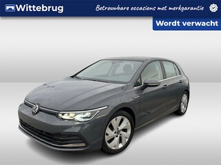 Volkswagen Golf 1.5 TSI Style 150pk Panoramadak / IQ LED verlichting / App-connect / Navigatie High / Parkeersensoren