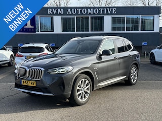 BMW X3 xDrive30e Business Edition Plus | PANO DAK | LASER LED | ELEK. TREKHAAK | DODEHOEK DEDECTRIE | HEADUP | STOEL VERWARMING | ELEK. ACHTERKLEP |
