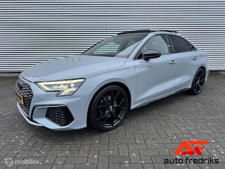Audi A3 Limousine 35 TFSI S-Line | Panorama dak | Stoelverwarming |