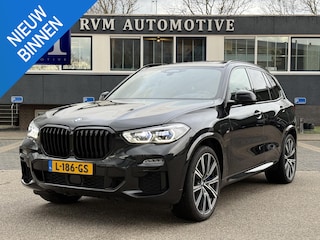 BMW X5 xDrive45e High Executive BOMVOL OPTIES| INDIVIDUAL| SOFTCLOSE| PANO| LASER LED| ALCANTARA HEMEL| HARMAN KARDON| DRIVING ASS. PROF| HEAD-UP| 360 CAMERA| ACHTERBANK VERWARMING| 22 INCH| STUURVERWARMING , ACHTERAS BESTURING| ETC...|