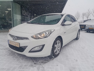 Hyundai i30 1.6 GDi Blue 135PK 5d i-Motion Plus | 100% Dealer Onderhouden | Winter & Zomerset | Navigatie | Cruise Control | Achteruitrij Camera | Parkeersensoren