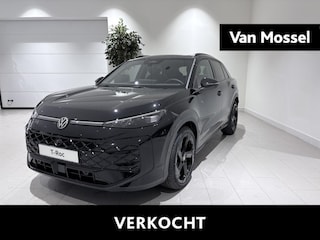 Volkswagen T-Roc 1.5 eTsi R-Line First Edition 150 PK Automaat | Black Style | Trekhaak | 20" Lichtmetalen velgen | IQ Lights | Harman Kardon geluidssysteem | 306 Camera | Achterklep elektrisch | Stoelverwarming | Apple Carplay | Navigatie | Android Auto | Adaptieve demping |
