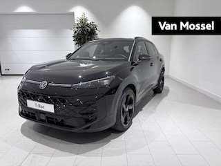 Volkswagen T-Roc 1.5 eTsi R-Line First Edition 150 PK Automaat | Black Style | Trekhaak | 20" Lichtmetalen velgen | IQ Lights | Harman Kardon geluidssysteem | 306 Camera | Achterklep elektrisch | Stoelverwarming | Apple Carplay | Navigatie | Android Auto | Adaptieve demping |