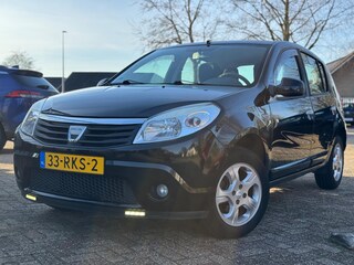 Dacia Sandero 1.2 Lauréate AIRCO EL.RAMEN STUURBEKR. APK 01-2027 BOEKJES