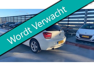 BMW 118i Business+ 5-deurs 170pk Automaat Clima Navi PDC Xenon