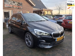 BMW 2-serie Tourer 218i Executive Edition M-pakket. Dealer onderhouden! O.a. pano, nav, camera, stoelverw, leder, etc!