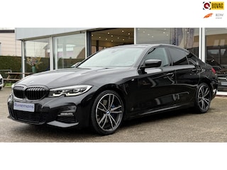 BMW 320i M-SPORT / HUD / LEER / LED / NL AUTO !
