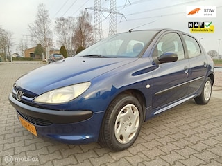 Peugeot 206 1.4 X-line/apk/lage kmstand/5 deurs