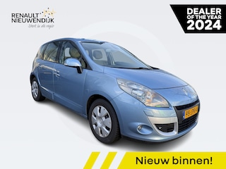 Renault Scénic 2.0 Privilege 140 AUTOMAAT / RIJKLAARPRIJS / DEALER ONDERHOUDEN / TREKHAAK / LEDER / STOELV. / PARKEERSENSOREN / ELEKTRISCH VERSTELBARE VOORSTOELEN / CRUISE CONTROL / CLIMATE CONTROL / 17''