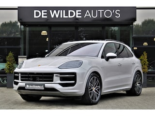 Porsche Cayenne 3.0 S E-Hybrid SportDesign 520pk Krijt Pano SoftClose Trekhaak Head-up InnoDrive Keyless 360-camera Bose