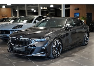 BMW 530e M-sport 299pk Pano Bowers&Wilkins Trekhaak IconicGlow Stoelventilatie