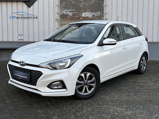 Hyundai i20 1.2 HP 84pk Comfort | Carplay | Camera | Trekhaak | Stoel+stuurverwarming