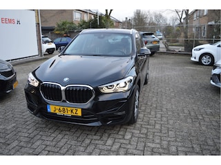 BMW X1 sDrive18i Navi prof / Sportstoelen / Led kopl. / Half leder