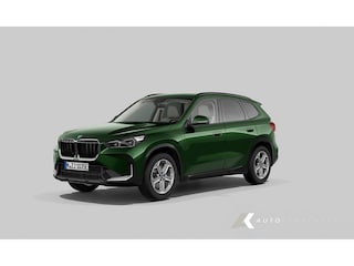 BMW X1 25e xDrive | Head-Up | 360° | Trekhaak | Keyless | Memory | Leder | Sanremo Grün |