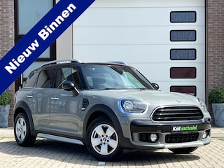 Mini Countryman 1.5 Cooper Chili Turbo 136 PK / Airco / 17" LM Velgen / Park Sensors / Privacy Glas / Roofrails / Trekhaak / Hoge Instap!