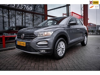 Volkswagen T-Roc 1.5 TSI Sport | Automaat | Camera | Stoel verwarming | Car-play | Adaptieve cruise control |