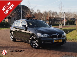 BMW 118i Business+ | Panoramadak | Cruise Control | Parkeersensoren | Sportstoelen |