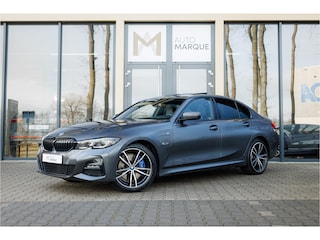 BMW 3-serie Sedan 330e Aut. | High Executive | M Sportpakket | 19" LM Velgen | Panoramadak | Head-Up Display | Laserlight | HIFI | Comfort Access |