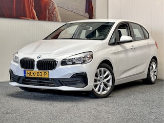BMW 2-serie Tourer 225xe iPerformance High Executive LEDER NAVIGATIE CRUISE CONTROL CLIMATE CONTROL BLUETOOTH TELEFOON MEDIA VOORBEREIDING PDC ZEER MOOI ZEER MOOI !! Brgl