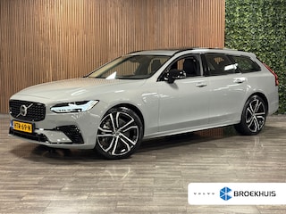 Volvo V90 T8 AWD Recharge Ultra Dark Vol! | Luchtvering | Bowers & Wilkins | Trekhaak | 455pk |  Stoelventilatie | All Season banden | 360° Camera | Head-Up Display | Stoelmassage | Adaptieve Cruise Control | Stoelverwarming voor+achter | Stuurwielverwarming | Schuifdak | 20 Inch | Full LED Meesturende koplampen | Pilot Assist | BLIS Dode Hoek Detectie | Elektrische voorstoelen geheugen | Nappa lederen bekleding | Zitting verlenging voorstoelen | Lederen dashboard |  Google Infotainment | Keyless Drive | Parkeersensoren voor+achter | Elektrisch bedienbare achterklep | Verlichte Instaplijsten | Geintegreerde zongordijnen achterportieren | DAB Radio | Apple Carplay/Android Auto | Volvo On Call met mobiele App functie | Vapour Grey Metallic |