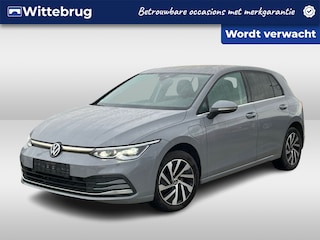 Volkswagen Golf 1.4 eHybrid 204pk Style DSG Automaat / Navigatie / APP / LM velgen / Parkeersensoren / LED Plus / Digital Cockpit Pro