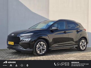 Hyundai Kona EV Comfort Smart 39 kWh Automaat / Fabrieksgarantie tot 08-2028 / Accu SOH 100% / Dealer onderhouden / WLTP bereik 305 km stad 435 km / Trekhaak afneembaar / Stuur en Stoel verwarming / Warmtepomp / Adaptief CC /
