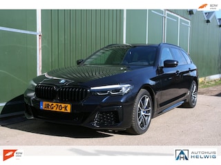 BMW 5-serie Touring 530e xDrive M-SPORT, ZWART LEER, PANORAMADAK, NAVIGATIE, CAMERA