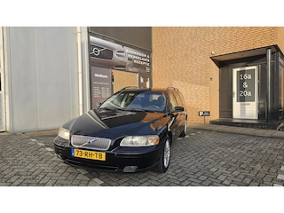 Volvo V70 2.5T Momentum Nieuwe Distributie
