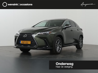 Lexus NX 450h+ AWD Luxury Line | SOH 100% | NL Auto | Trekhaak | Panoramadak | Ele.verstelbare stoelen + Geheugen | Stuur/Stoelverwarming | 360 Camera | DAB | Navigatie | Adaptieve Cruise Control | Ele. kofferdeksel |