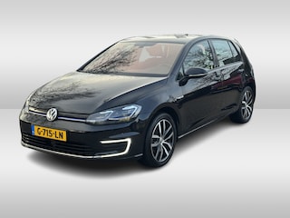 Volkswagen Golf / Camera / Virtual Cockpit / CarPlay / Keyless / Navigatie / 17'' / Stoelverwarming / DAB / ACC