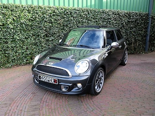 Mini Mini 1.6 Chili R56 LCI met Xenon, Leer, Navi, HK, Pano en 17"
