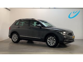 Volkswagen Tiguan 1.5 TSI 150pk Life Alcantara Stoelverwarming Navigatie DAB+ Parkeersensoren