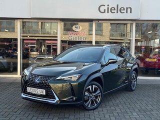 Lexus UX 250h Preference Line | Trekhaak, 18 inch, Keyless, Dodehoekherkenning, Parkeersensoren, Stoel + Stuurverwarming