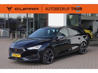 Cupra Leon 1.4 e-Hybrid VZ Business 245PK / 180kW, 19" LMV, achteruitrijcamera, park assist, klasse III alarm, draadloos laden, keyless advanced entry en go, 12 volt stekker kofferbak LED verlichting, vision plus driving profile Cupra virtual cockpit navigatie ambiente verlichting DAB+ parkeersensor 3 zone climatronic stoelverwarming spiegels inklapbaar, achteruitrijcamera, cruise control draadloos telefoonladen adaptief onderstel, Full link XDS spredifferentieel mistlampen voor
