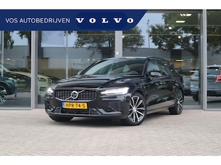 Volvo V60 2.0 T6 Plug-in hybrid AWD Plus Dark | 360* Camera| Harman Kardon audiosysteem| Stoelverwarming voor + achter| Stuurwielverwarming| Verwarmbare voorruit| Semi- elektrisch inklapbare trekhaak|