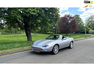 Jaguar XK 4.2 V8 Convertible quasi als nieuw-Recaro sportstoelen.