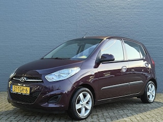 Hyundai i10 1.2i 85pk i-Motion | Zomer & Winterset | Complete Onderhoud Historie | USB & Aux | Airco | 14 Inch Lichtmetalen Velgen |
