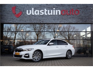 BMW 320e Business Edition Plus , Panoramadak, Leer, Carplay,