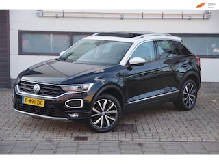 Volkswagen T-Roc 1.5 TSI Sport /Dealer onderhouden/ Pano/ Navi/ ACC/