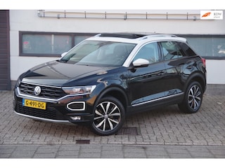 Volkswagen T-Roc 1.5 TSI Sport /Dealer onderhouden/ Pano/ Navi/ ACC/