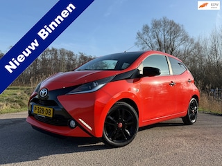 Toyota Aygo 1.0 VVT-i x-play Camera Apple CarPlay/Android Auto 15" Velgen Airco BT/USB/AUX LED Cruise