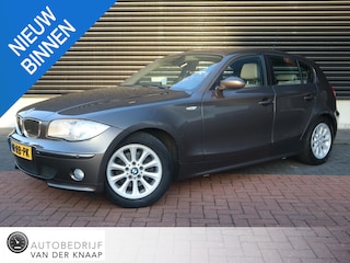 BMW 120i High Executive | Clima | Cruise | Multimedia/Navi | Schuif-/kanteldak |Leder | PDC |