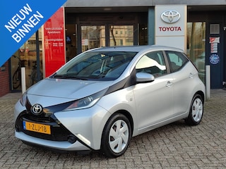 Toyota Aygo 1.0 VVT-i X-PLAY AUTOMAAT NAVI CAMERA AIRCO BLUETOOTH EL-RAMEN/SPIEGELS LAGE KM! NL-AUTO