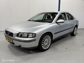 Volvo S60 2.3 T-5 251PK / LEER / YOUNGTIMER