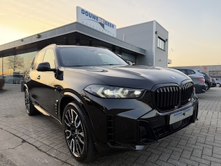 BMW X5 xDrive50e M Sport Pro Skylounge | Massage | Iconic Glow | Soft Close | Carbon
