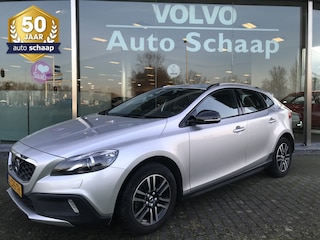 Volvo V40 1.5 T3 Momentum Automaat | Rijklaar incl garantie | Meesturende xenon Vaste trekhaak Camera