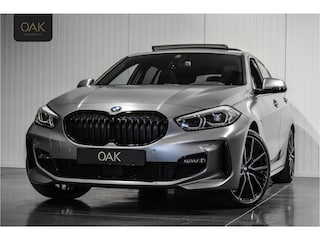 BMW 118i Aut. | M-Sport | Live Cockpit | Schaalstoelen | Panorama | H&K | Camera | 19"LM | Frozen Pure Grey