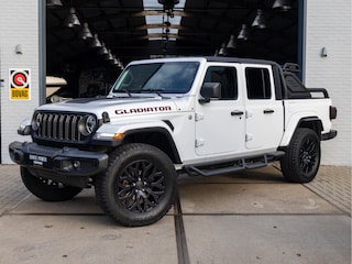 Jeep Gladiator *MARGE | 5-Zits | Grijs Kenteken* *Brute | Verhoogd | Instaplijsten | Achterrek | LPG | K&N | Stuur- & Stoelverw.*